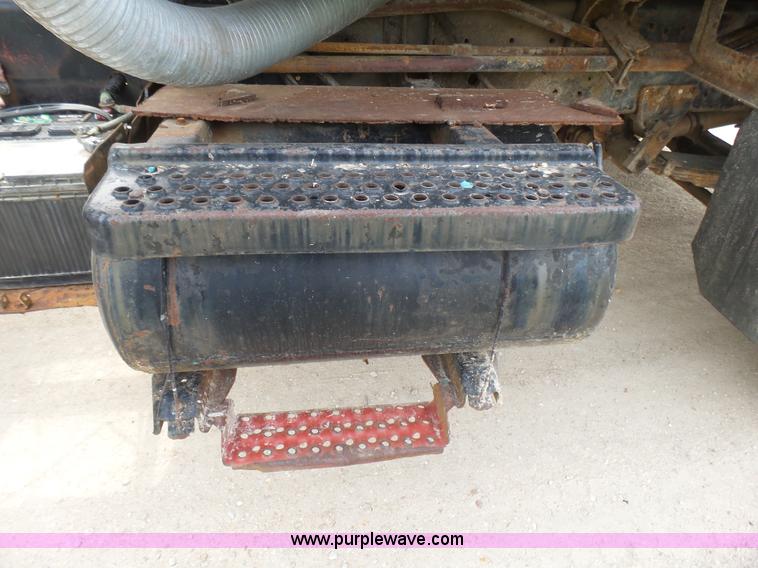 image for item BG9128 1979 International F2574 mixer truck