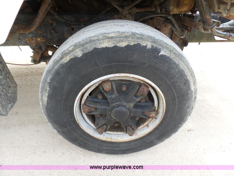 image for item BG9128 1979 International F2574 mixer truck