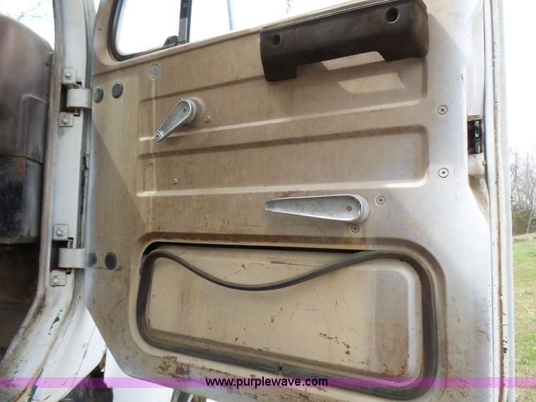 image for item BG9128 1979 International F2574 mixer truck