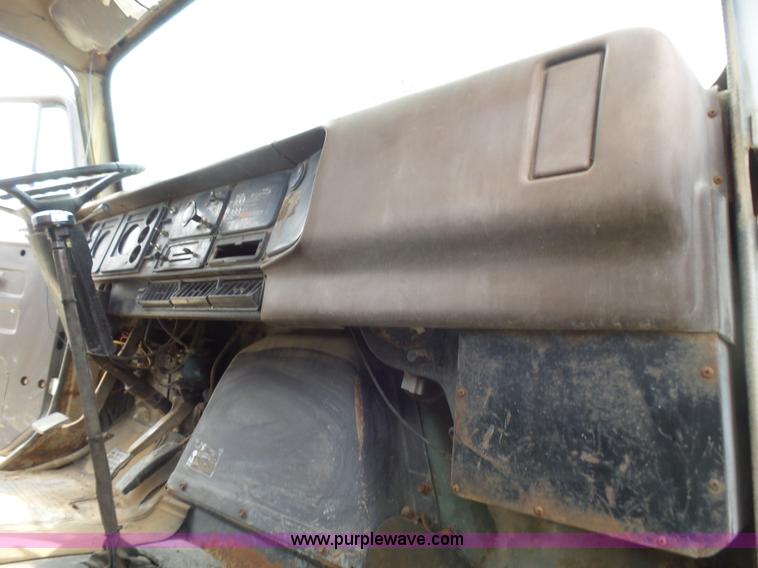 image for item BG9128 1979 International F2574 mixer truck