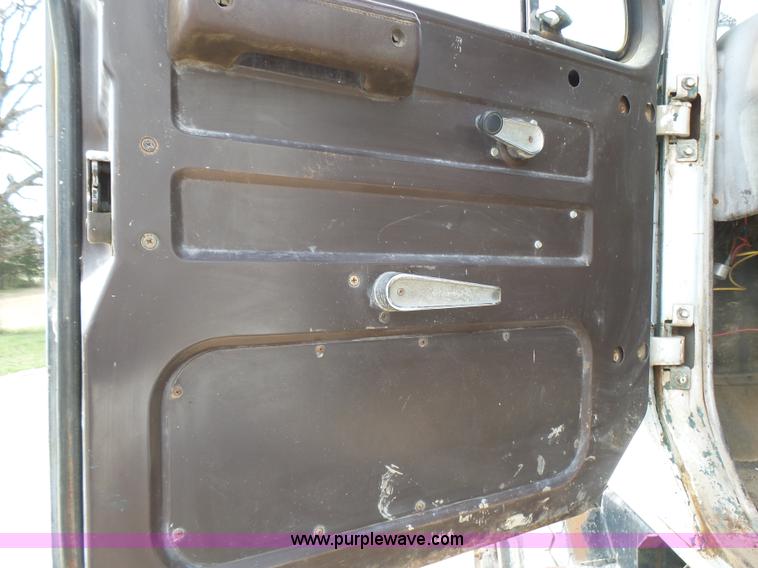 image for item BG9128 1979 International F2574 mixer truck