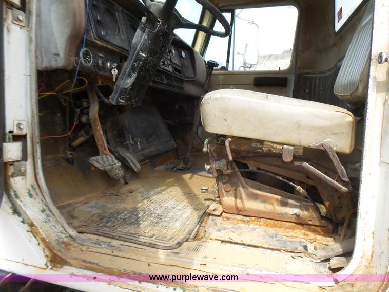 image for item BG9128 1979 International F2574 mixer truck