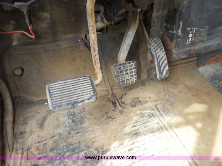 image for item BG9128 1979 International F2574 mixer truck