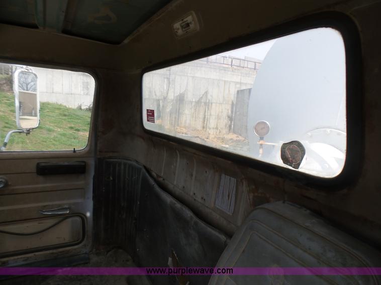 image for item BG9128 1979 International F2574 mixer truck