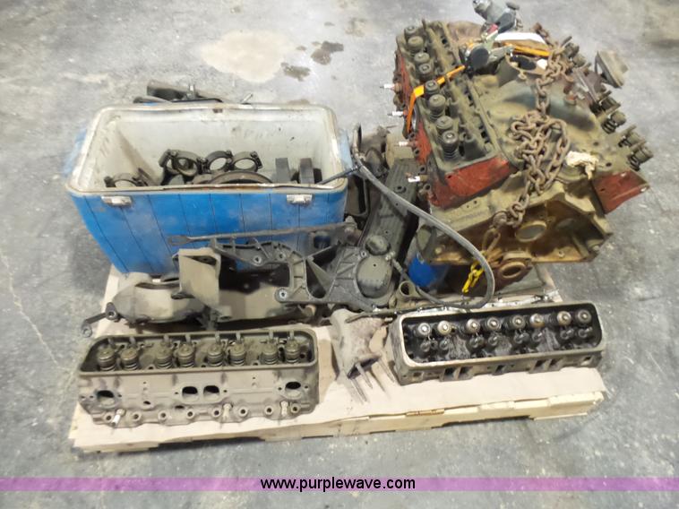 image for item BG9130 Chevrolet 350 C.I.D. engine block