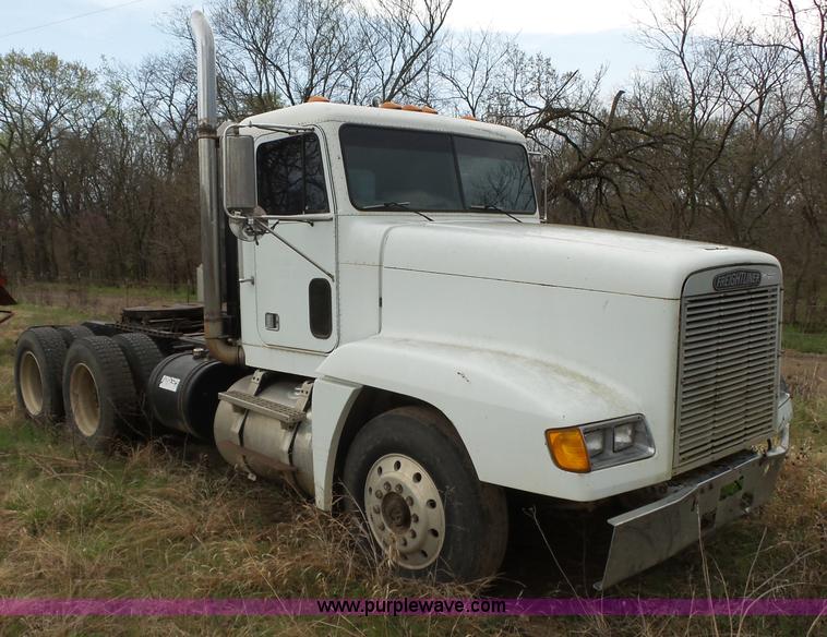 image for item BL9540 1990 Freightliner FLD semi truck