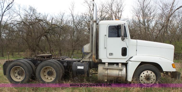 image for item BL9540 1990 Freightliner FLD semi truck