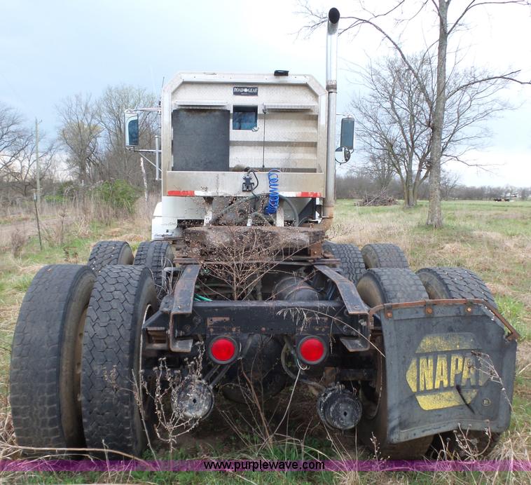 image for item BL9540 1990 Freightliner FLD semi truck