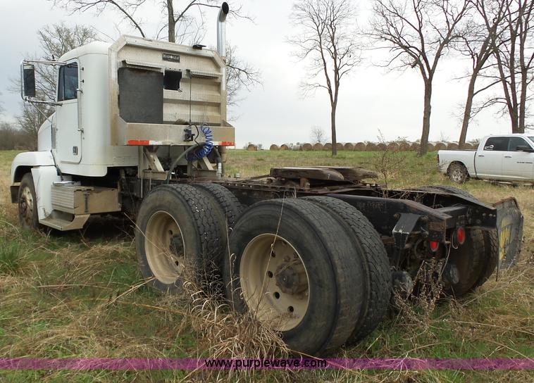 image for item BL9540 1990 Freightliner FLD semi truck
