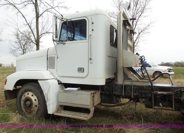 image for item BL9540 1990 Freightliner FLD semi truck