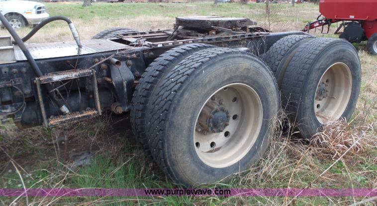 image for item BL9540 1990 Freightliner FLD semi truck