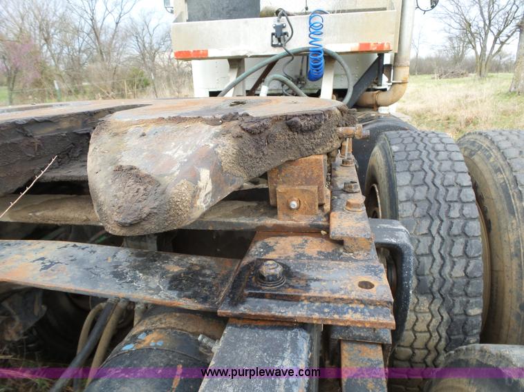 image for item BL9540 1990 Freightliner FLD semi truck