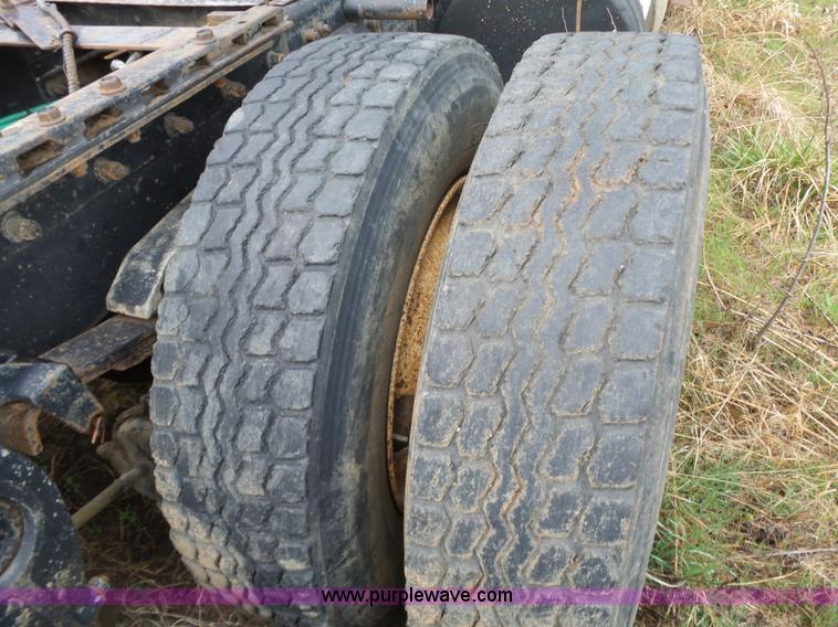 image for item BL9540 1990 Freightliner FLD semi truck