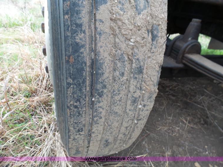 image for item BL9540 1990 Freightliner FLD semi truck