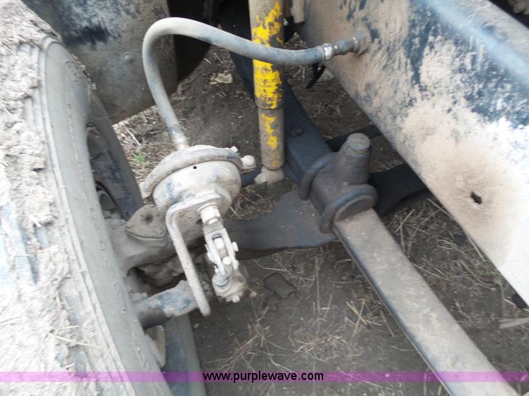 image for item BL9540 1990 Freightliner FLD semi truck