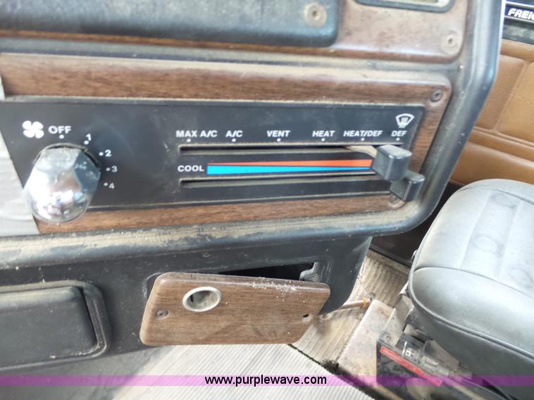 image for item BL9540 1990 Freightliner FLD semi truck