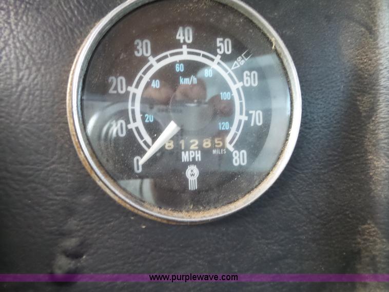 image for item BL9540 1990 Freightliner FLD semi truck