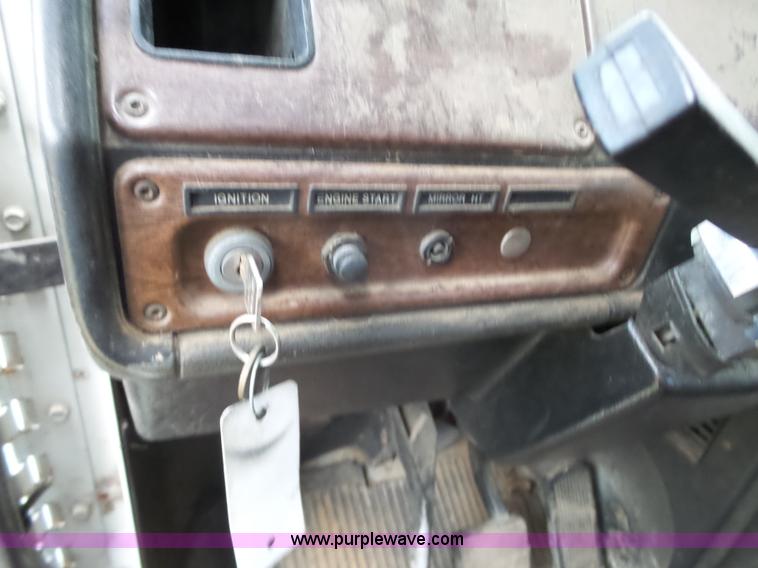 image for item BL9540 1990 Freightliner FLD semi truck