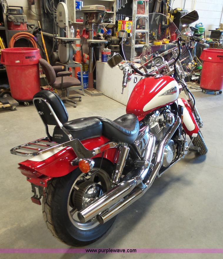 image for item BL9547 1995 Honda Shadow motorcyle