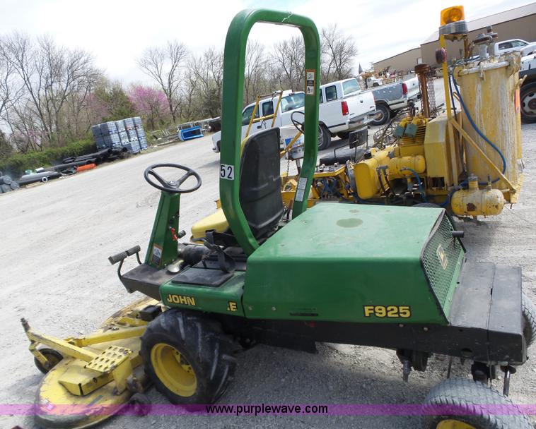 image for item BL9552 John Deere F925 lawn mower