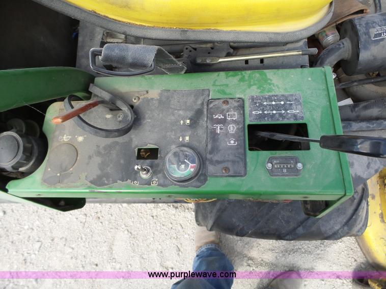 image for item BL9552 John Deere F925 lawn mower