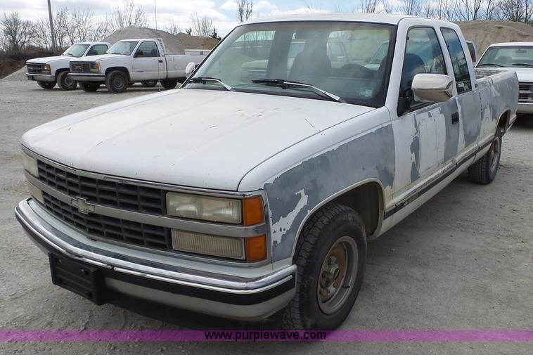 image for item BL9553 1993 Chevrolet 1500 Ext. Cab pickup truck