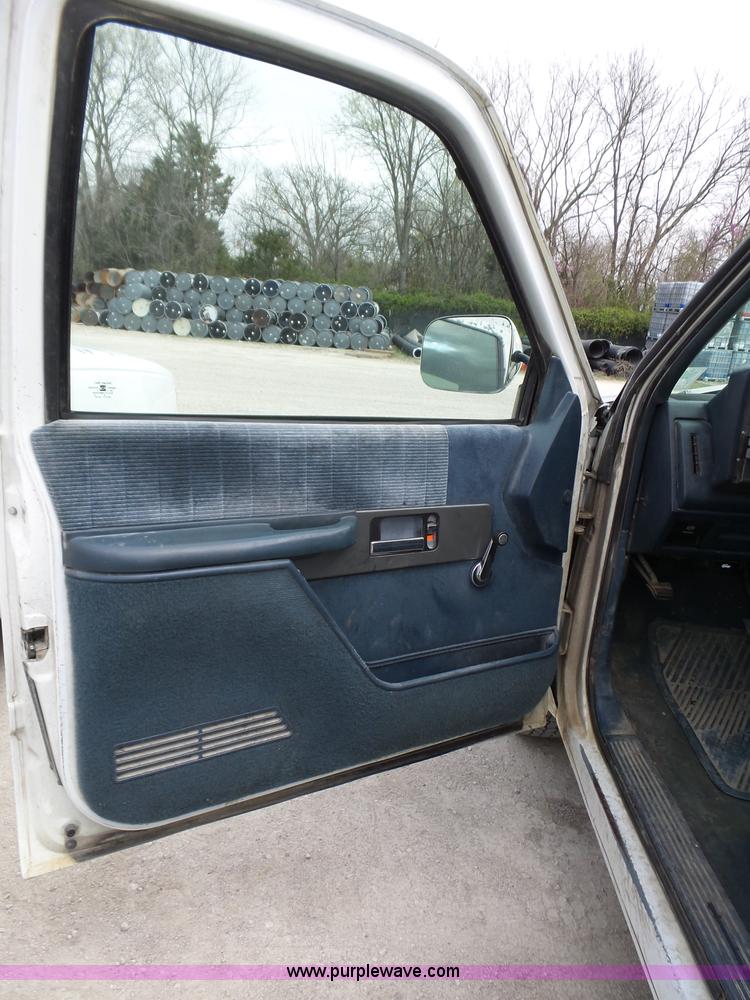 image for item BL9553 1993 Chevrolet 1500 Ext. Cab pickup truck