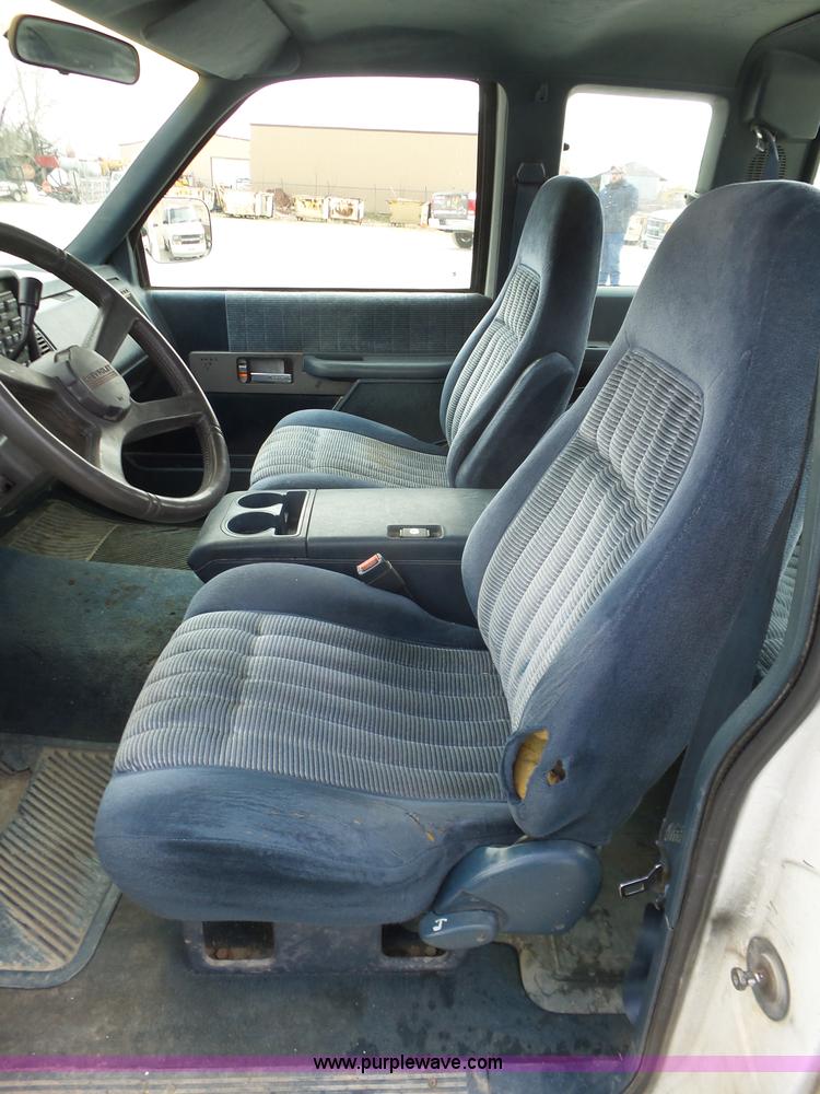 image for item BL9553 1993 Chevrolet 1500 Ext. Cab pickup truck