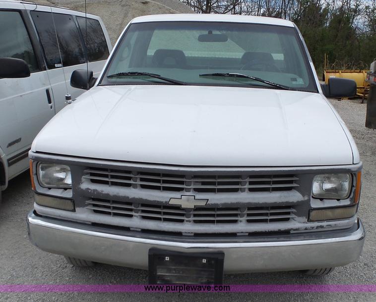 image for item BL9556 1997 Chevrolet 2500HD pickup truck