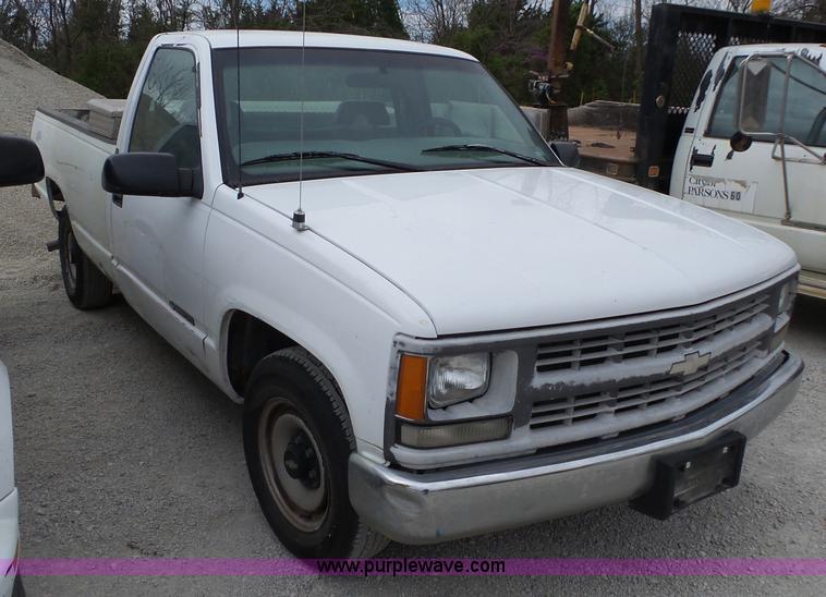 image for item BL9556 1997 Chevrolet 2500HD pickup truck