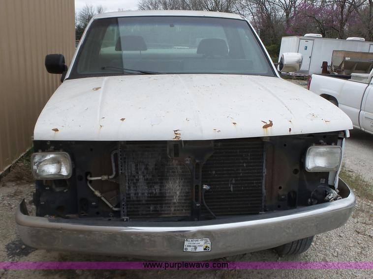 image for item BL9562 1994 GMC Sierra 1500 pickup truck