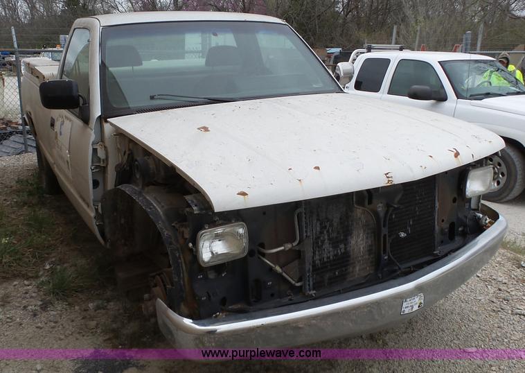 image for item BL9562 1994 GMC Sierra 1500 pickup truck