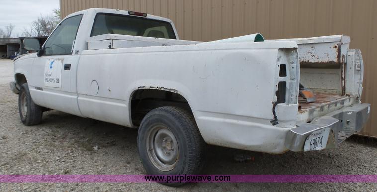 image for item BL9562 1994 GMC Sierra 1500 pickup truck