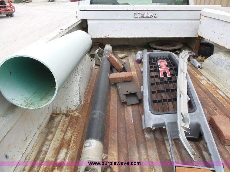 image for item BL9562 1994 GMC Sierra 1500 pickup truck