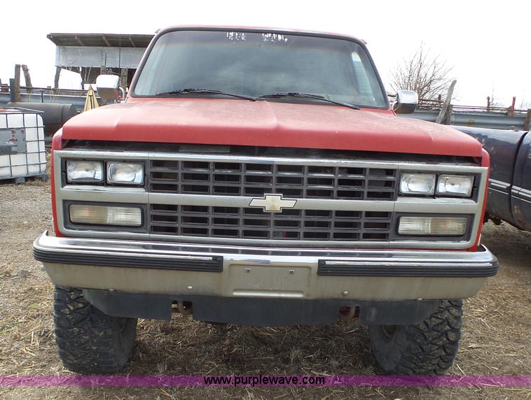 image for item BL9574 1990 Chevrolet Suburban V1500 SUV