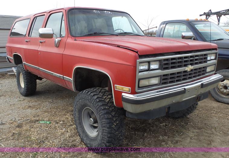image for item BL9574 1990 Chevrolet Suburban V1500 SUV
