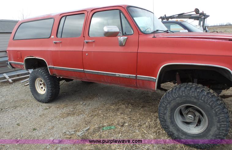 image for item BL9574 1990 Chevrolet Suburban V1500 SUV