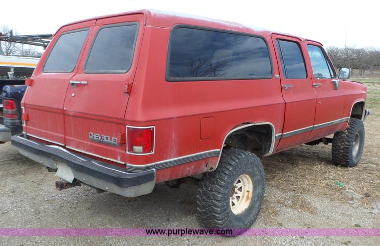 image for item BL9574 1990 Chevrolet Suburban V1500 SUV