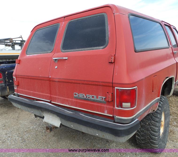 image for item BL9574 1990 Chevrolet Suburban V1500 SUV