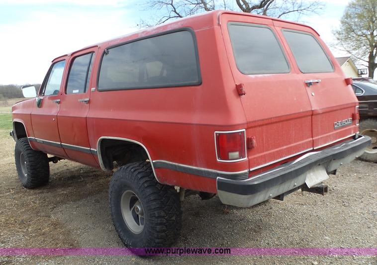 image for item BL9574 1990 Chevrolet Suburban V1500 SUV