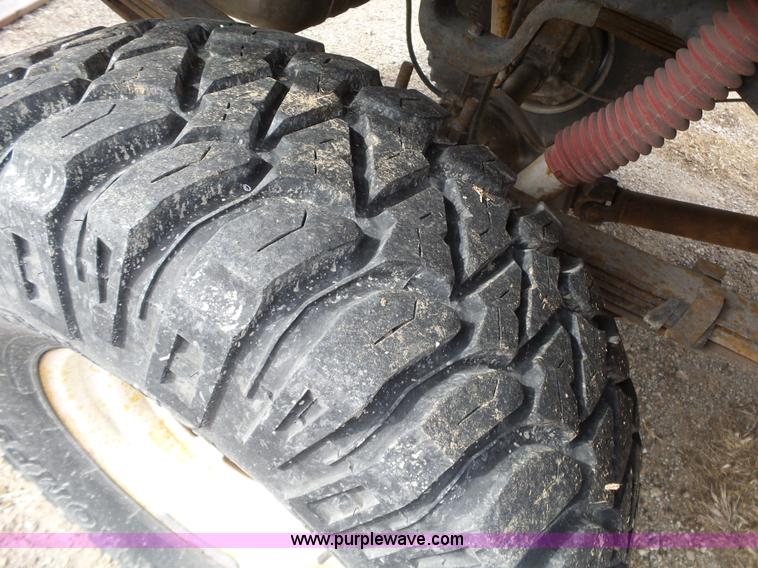 image for item BL9574 1990 Chevrolet Suburban V1500 SUV