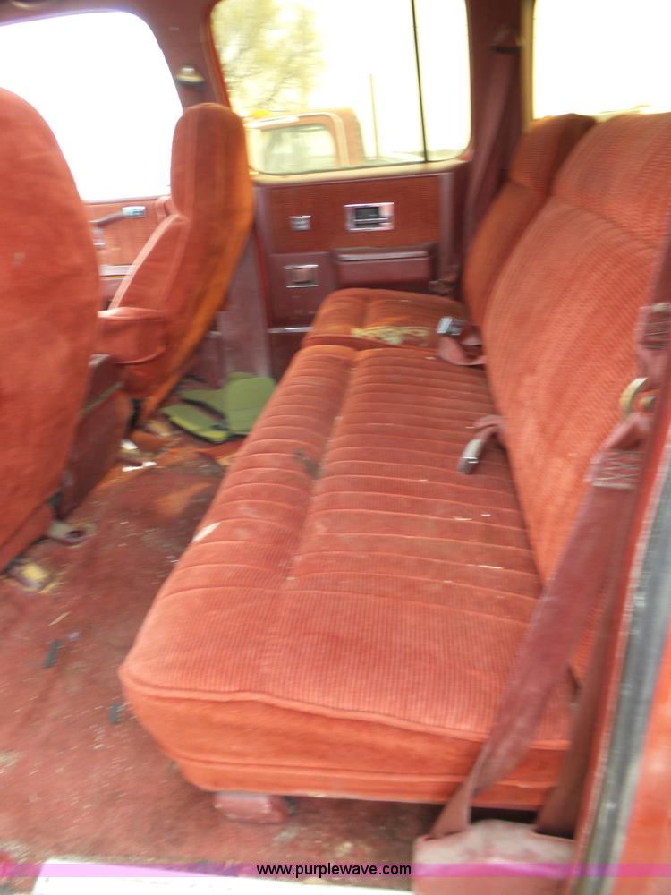 image for item BL9574 1990 Chevrolet Suburban V1500 SUV