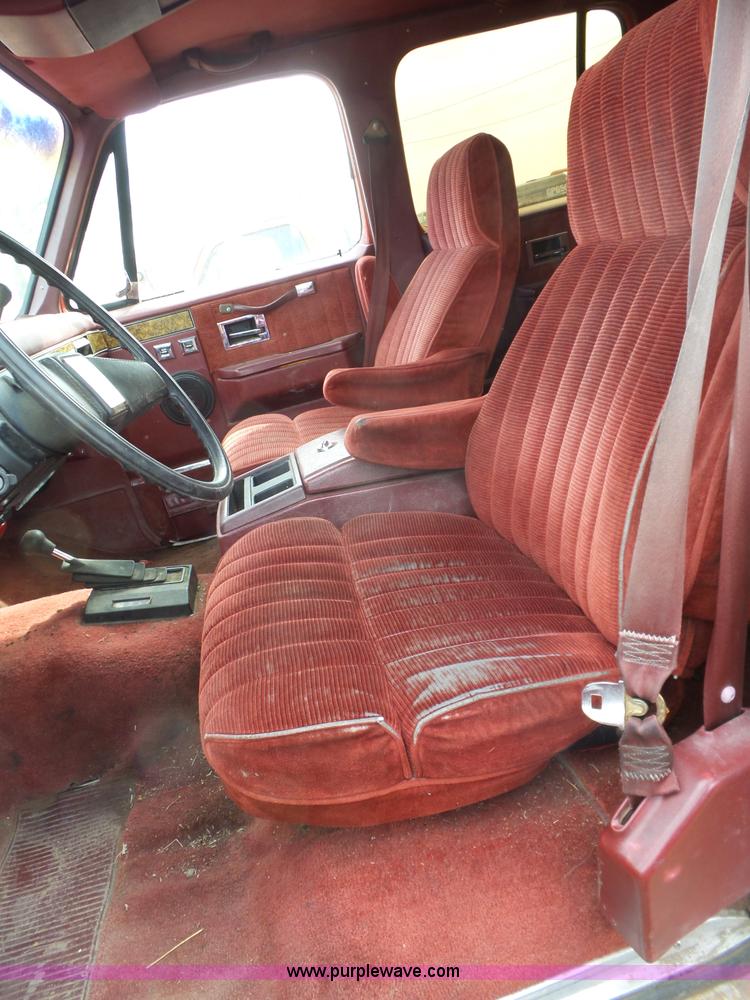 image for item BL9574 1990 Chevrolet Suburban V1500 SUV