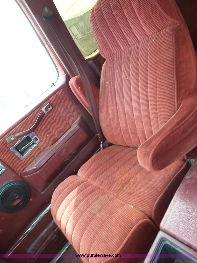 image for item BL9574 1990 Chevrolet Suburban V1500 SUV