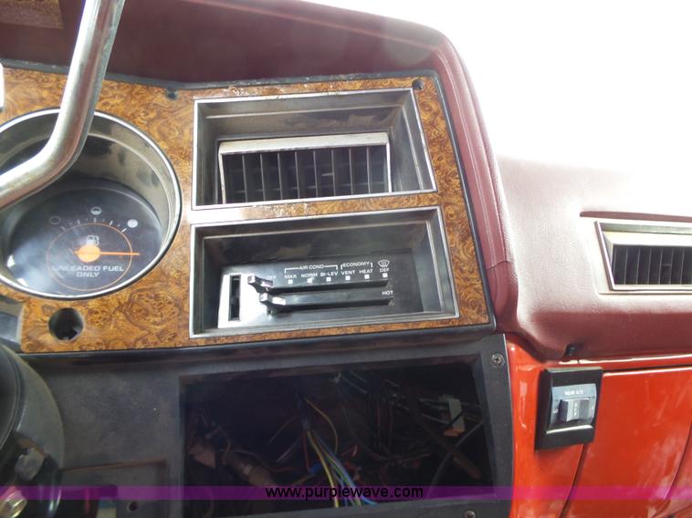 image for item BL9574 1990 Chevrolet Suburban V1500 SUV