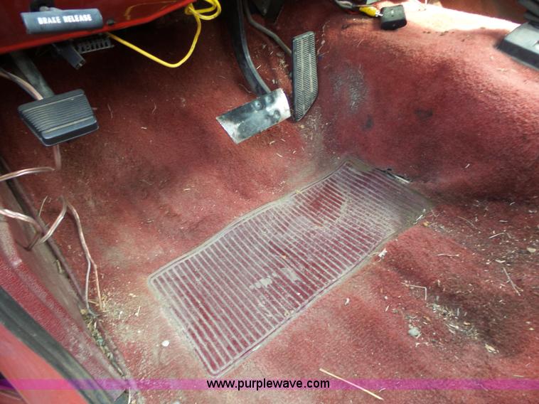 image for item BL9574 1990 Chevrolet Suburban V1500 SUV