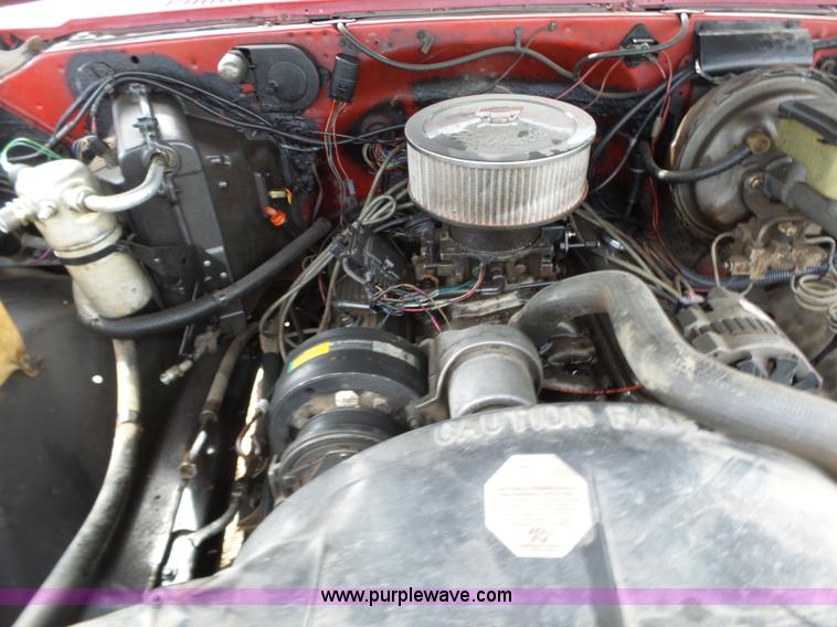 image for item BL9574 1990 Chevrolet Suburban V1500 SUV