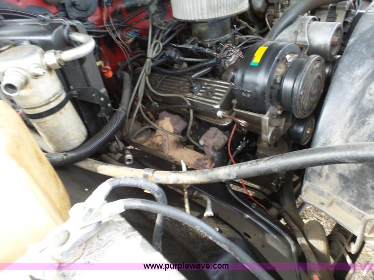 image for item BL9574 1990 Chevrolet Suburban V1500 SUV