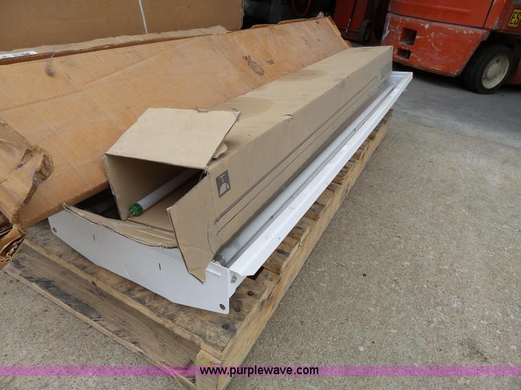 image for item BN9666 Assorted items