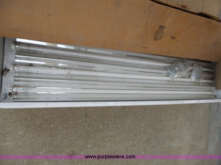 image for item BN9666 Assorted items